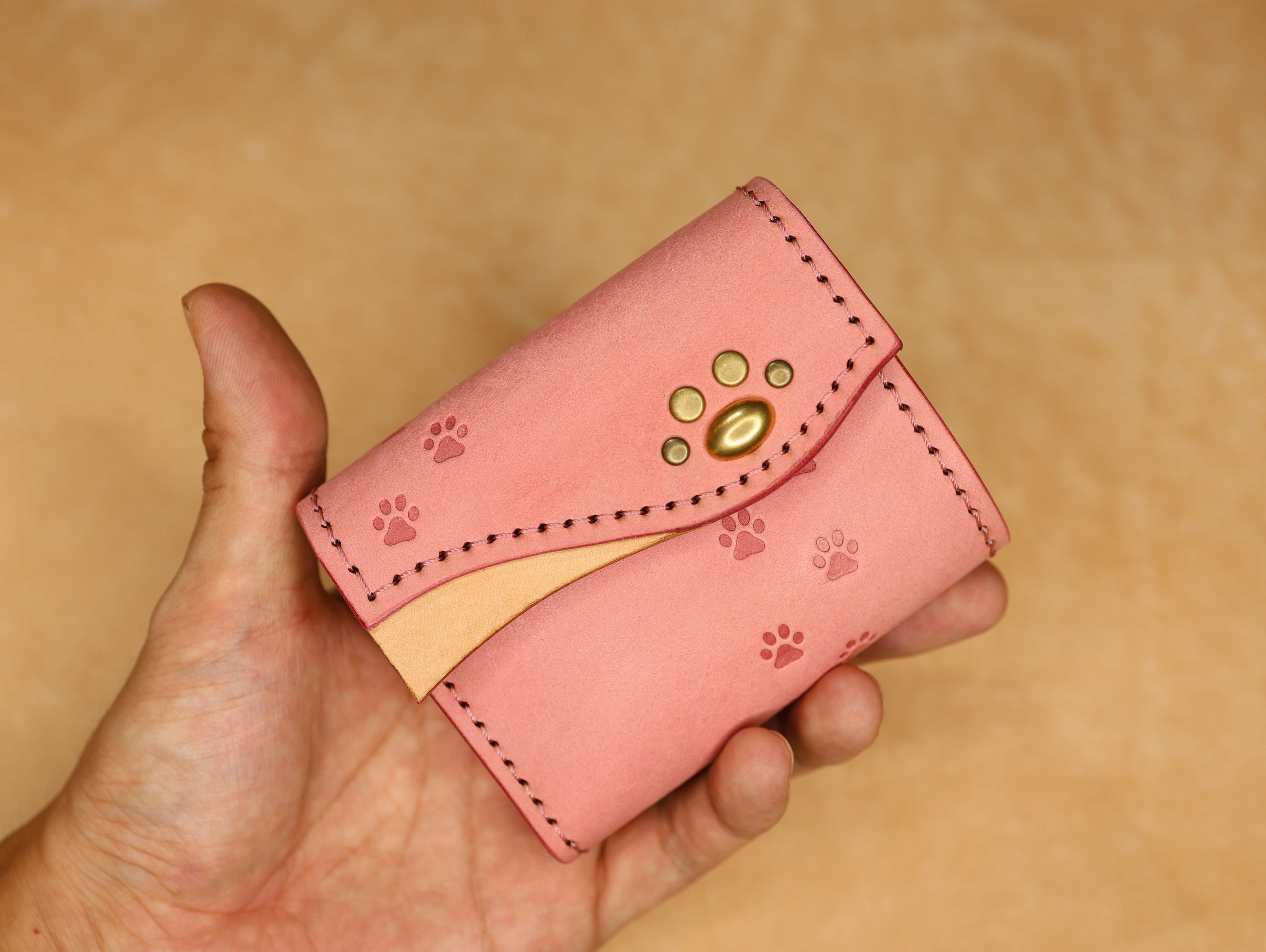 【猫の肉球ミニマム革財布】イタリアンレザー ピンクとナチュラルのツートンカラー 本革プエブロ ギフト プレゼント