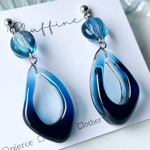 ダークブルーのグラデーションピアス ※イヤリング変更可 ピアス
