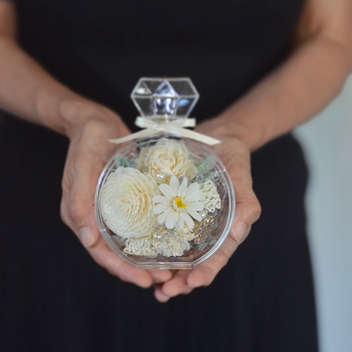 幸運を呼び込む【クリスタルホワイトフラワー】 高級アクリルケース