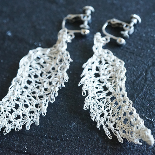 羽根モチーフのピアス／イヤリング ピアス（その他） n's wire art