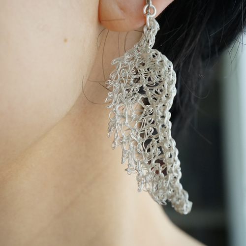 羽根モチーフのピアス／イヤリング ピアス（その他） n's wire art