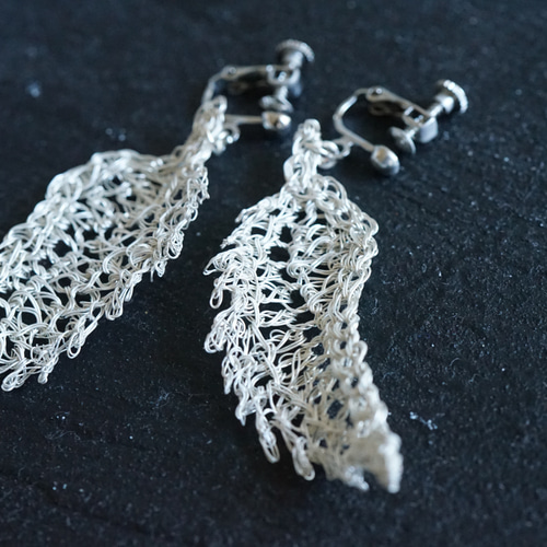 羽根モチーフのピアス／イヤリング ピアス（その他） n's wire