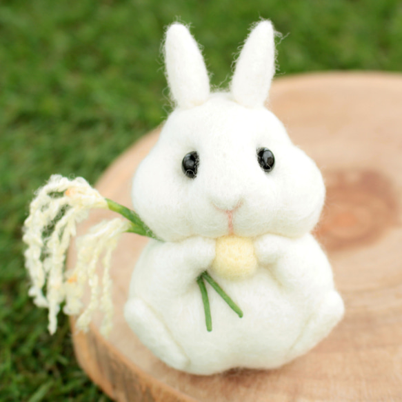 お月見うさぎさん 羊毛フェルト Yuto 通販 18136287｜Creema(クリーマ)