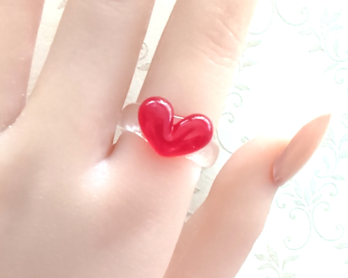 2862】ホルン 淡い桃色ハート型×ハートカラビナ 赤～ピンク系押し花