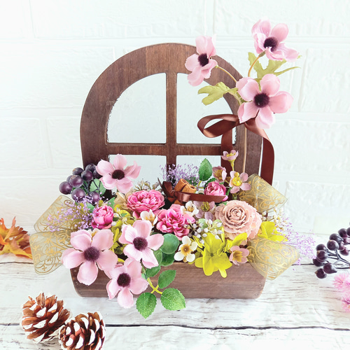 フラワーアレンジ】大人可愛いアンティークカラーの窓枠アレンジ