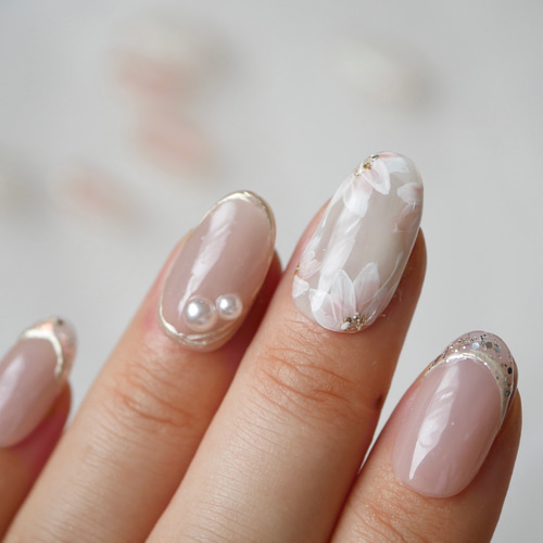 ミルキーフラワーネイルチップ ミルキーブルーぷっくりフラワーネイルチップ - メルカリ