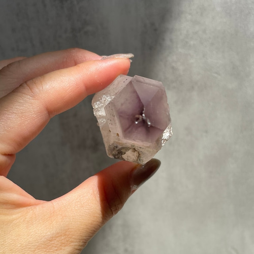 ナイジェリア産【アメジスト／紫水晶】① ファントムあり 鉱物 天然石