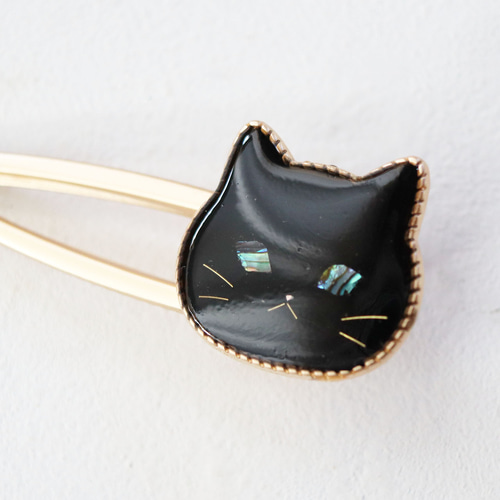 受注生産】ウルウルおめめの猫ヘアクリップ（クロネコさん）螺鈿風