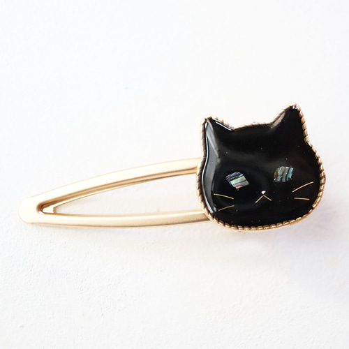 受注生産】ウルウルおめめの猫ヘアクリップ（クロネコさん）螺鈿風