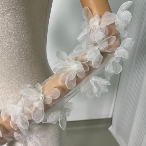 送料無料！ウエディンググローブ 花モチーフ ビーズ 可愛い シャンパン  