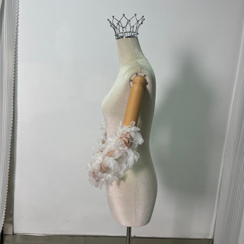 送料無料！ウエディンググローブ 花モチーフ ビーズ 可愛い シャンパン  