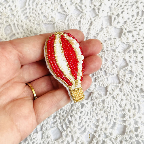 ビーズ刺繍のブローチ・気球 ブローチ Little Plum 通販