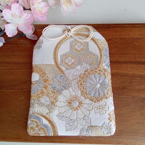 ❊新作❊ 大判お守り袋 西陣織高級金襴 ❁白地金銀霞菊文❁ その他