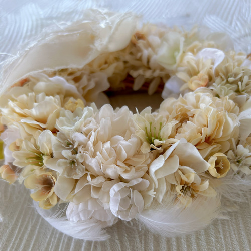 羽根つきふわふわアイボリーキャンドルリース 直径20cm 無料ラッピング