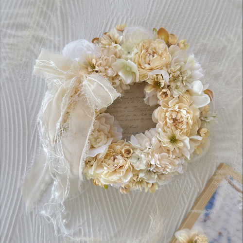 羽根つきふわふわアイボリーキャンドルリース 直径20cm 無料ラッピング