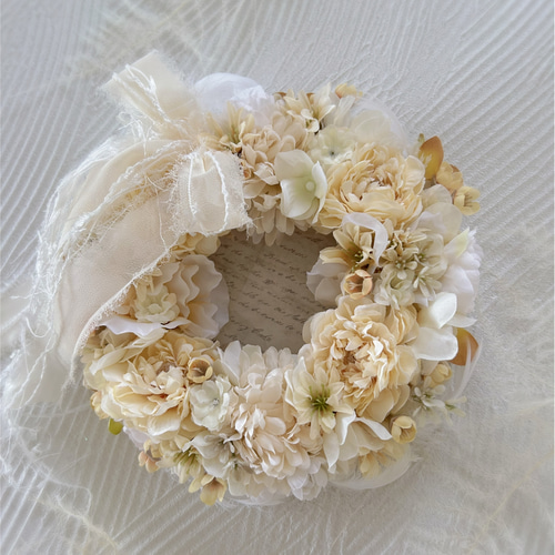 羽根つきふわふわアイボリーキャンドルリース 直径20cm 無料ラッピング