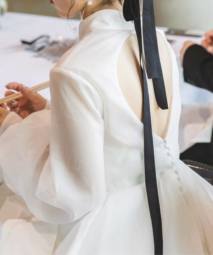 送料無料！ウェディングドレス ホルターネック 背中見せ 結婚式 可愛い ロングスリーブ ブライダル