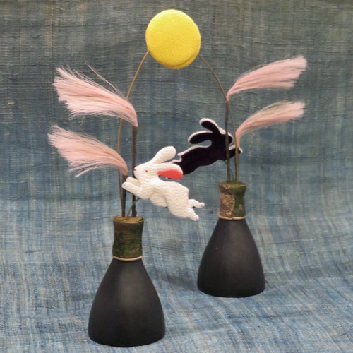 お月見飾り【翔けるうさぎ】秋 季節の飾り ちりめん細工 正絹縮緬