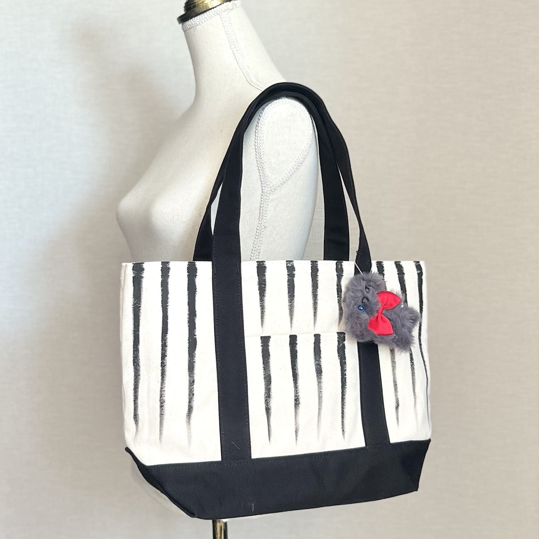 【アートなトートバッグ_No3】デザイナーによる手書きのシンプル&個性的な大容量トートバッグ