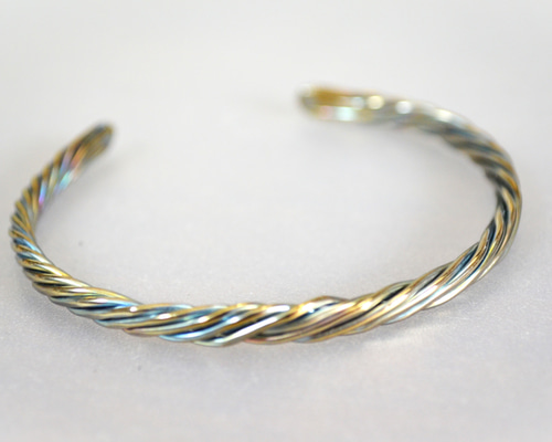 チタン　バングル Titanium bangle・SEVEN・チタンワイヤーバングル・B・内径