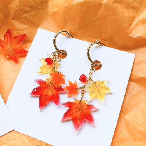 NO.443 ピアス　イヤリング　チャーム　レジンぐでねこ　紅葉 NO.443 ピアス イヤリング チャーム レジンぐでねこ 紅葉 NO.443