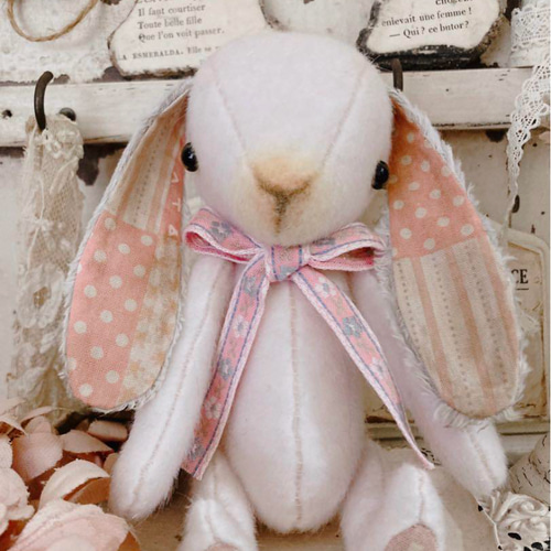 オリジナル ハンドメイド ふんわりピンクのたれみみうさぎ