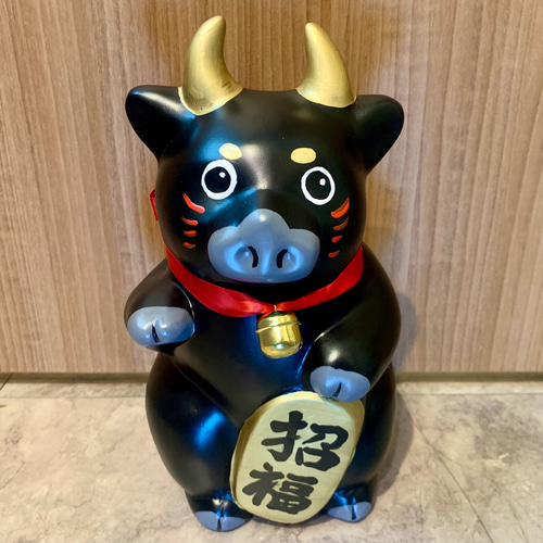 招き牛 ☆限定10体☆ 招き猫 縁起物 牛黒 招き猫 手作り招き猫