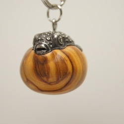 フグ　オリーブウッド（木材）ピューター（金属）キーホルダー、ペンダント、バッグチャーム、置物 4枚目の画像