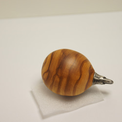 フグ　オリーブウッド（木材）ピューター（金属）キーホルダー、ペンダント、バッグチャーム、置物 10枚目の画像