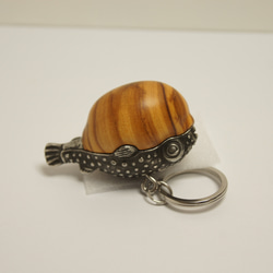 フグ　オリーブウッド（木材）ピューター（金属）キーホルダー、ペンダント、バッグチャーム、置物 9枚目の画像