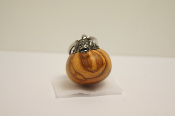 フグ　オリーブウッド（木材）ピューター（金属）キーホルダー、ペンダント、バッグチャーム、置物 8枚目の画像