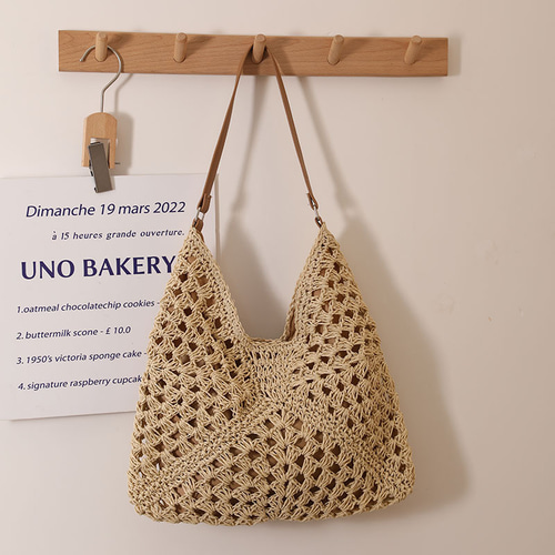 春のお出かけに！V 型グラニースクエア紙編み三角バッグ 大容量＆便利