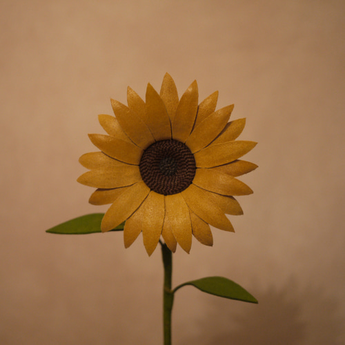 枯れない向日葵】革/造花/ ｲﾝﾃﾘｱ /1輪/花束/ ﾌﾟﾚｾﾞﾝﾄ /お祝い/ ｷﾞﾌﾄ