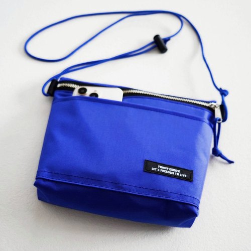 お出かけやトラベルバッグに 軽量 撥水ナイロンショルダーバッグ