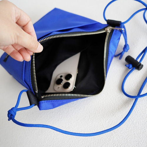 お出かけやトラベルバッグに 軽量 撥水ナイロンショルダーバッグ