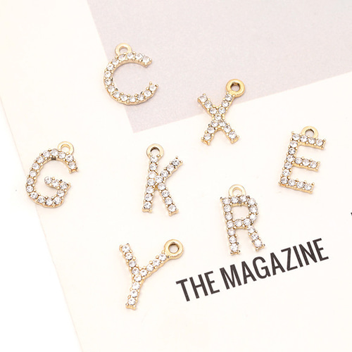 M13884-a-10 12個 イニシャルチャームジルコニアストーン付き バッグ  