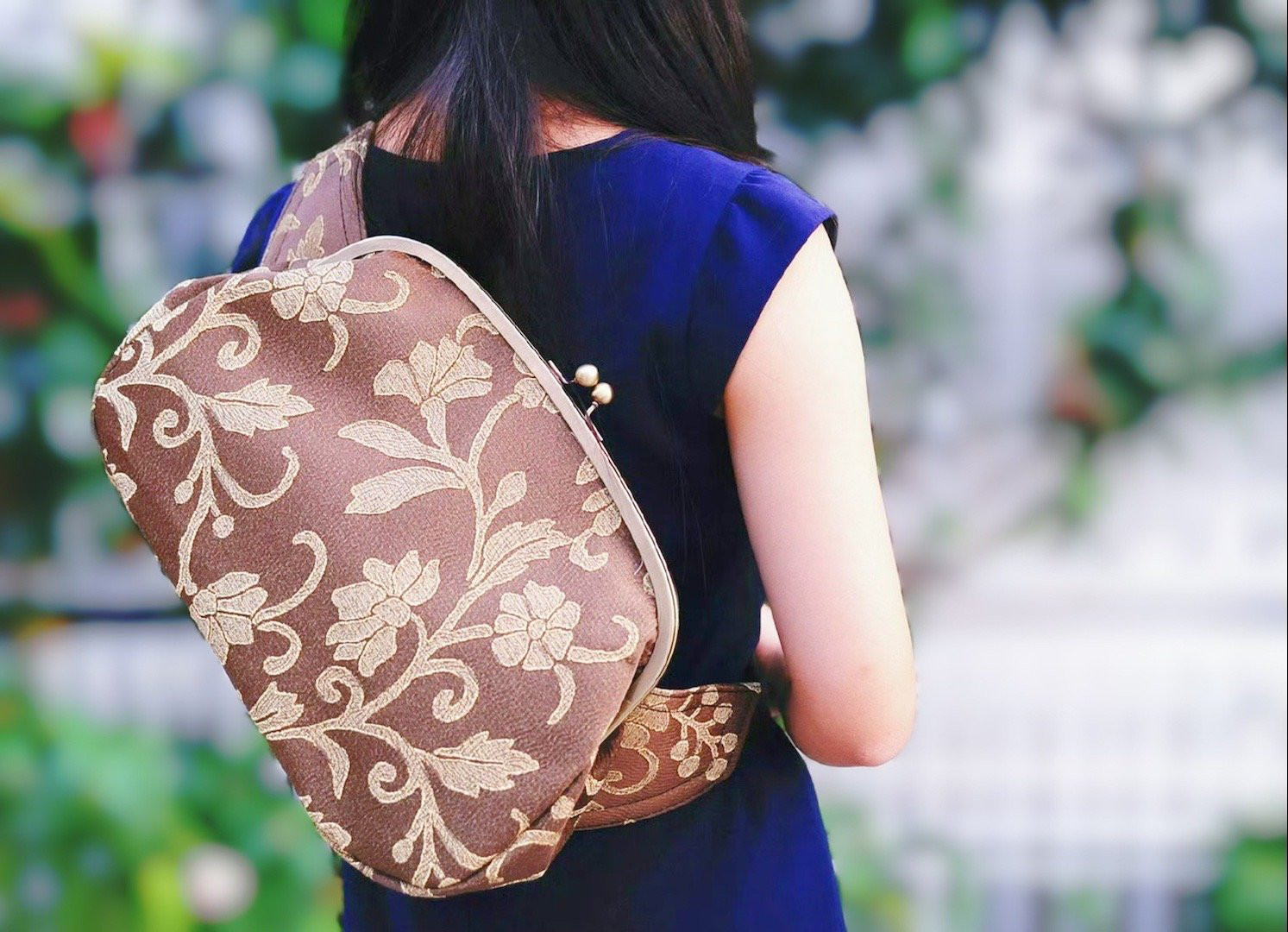 肩紐幅広5cm☆軽量☆肩こりしない☆ビッグサイズがま口ボディバッグ☆レディース☆メンズ☆斜め掛け☆軽いバッグ☆