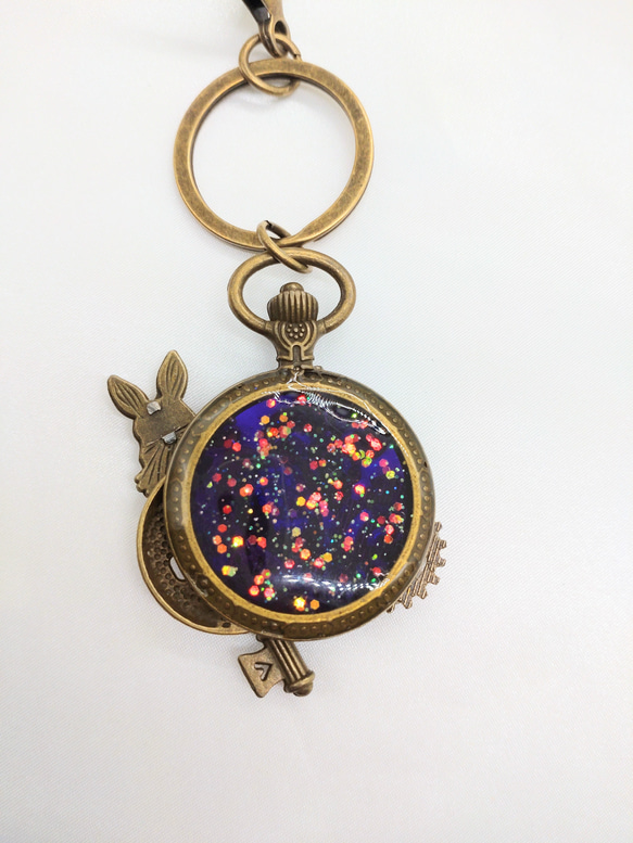 懐中時計のキーホルダー（大）うさぎのカギ 2枚目の画像