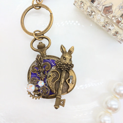 懐中時計のキーホルダー（大）うさぎのカギ 1枚目の画像