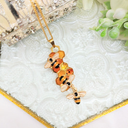 蜂だらけのネックレス 1枚目の画像