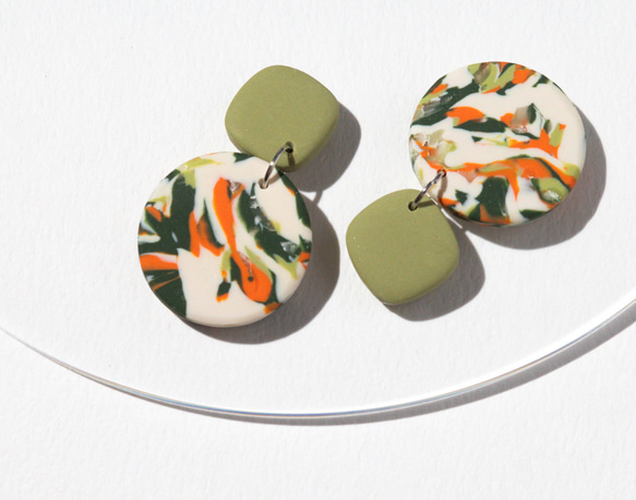 ナチュラルカラーのモードなイヤリング(ピアス変更可)　ポリマークレイ ナチュラルカラーのモードなイヤリング(ピアス変更可) ポリマークレイ