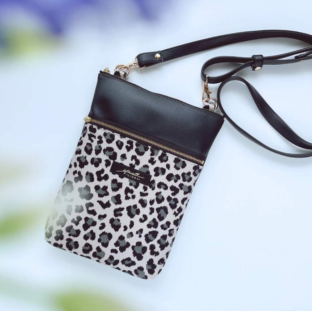 鑑定済✨ ディオール レオパード柄 ショルダーバッグ 斜め掛け 財布 鑑定済✨ ディオール レオパード柄 ショルダーバッグ 斜め掛け 財布