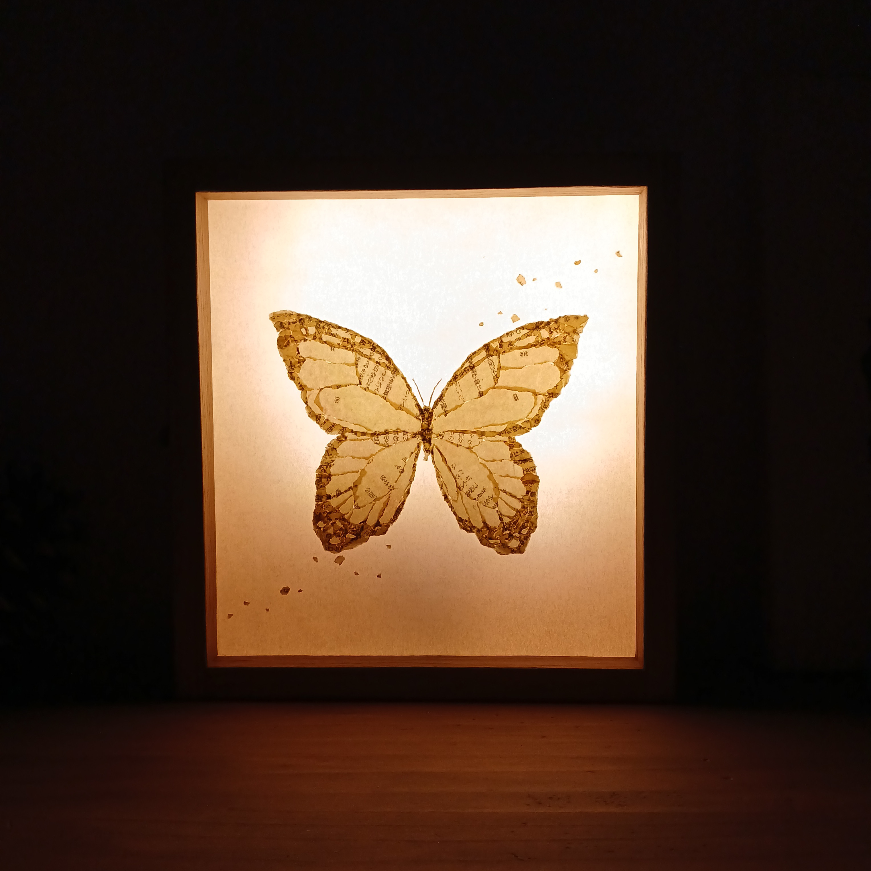 ✽蝶の紙アート・ちぎり絵 ・装飾照明・卓上照明・行灯 ライト スタンドライト テーブルランプ ランプ・祝い・飾り✽