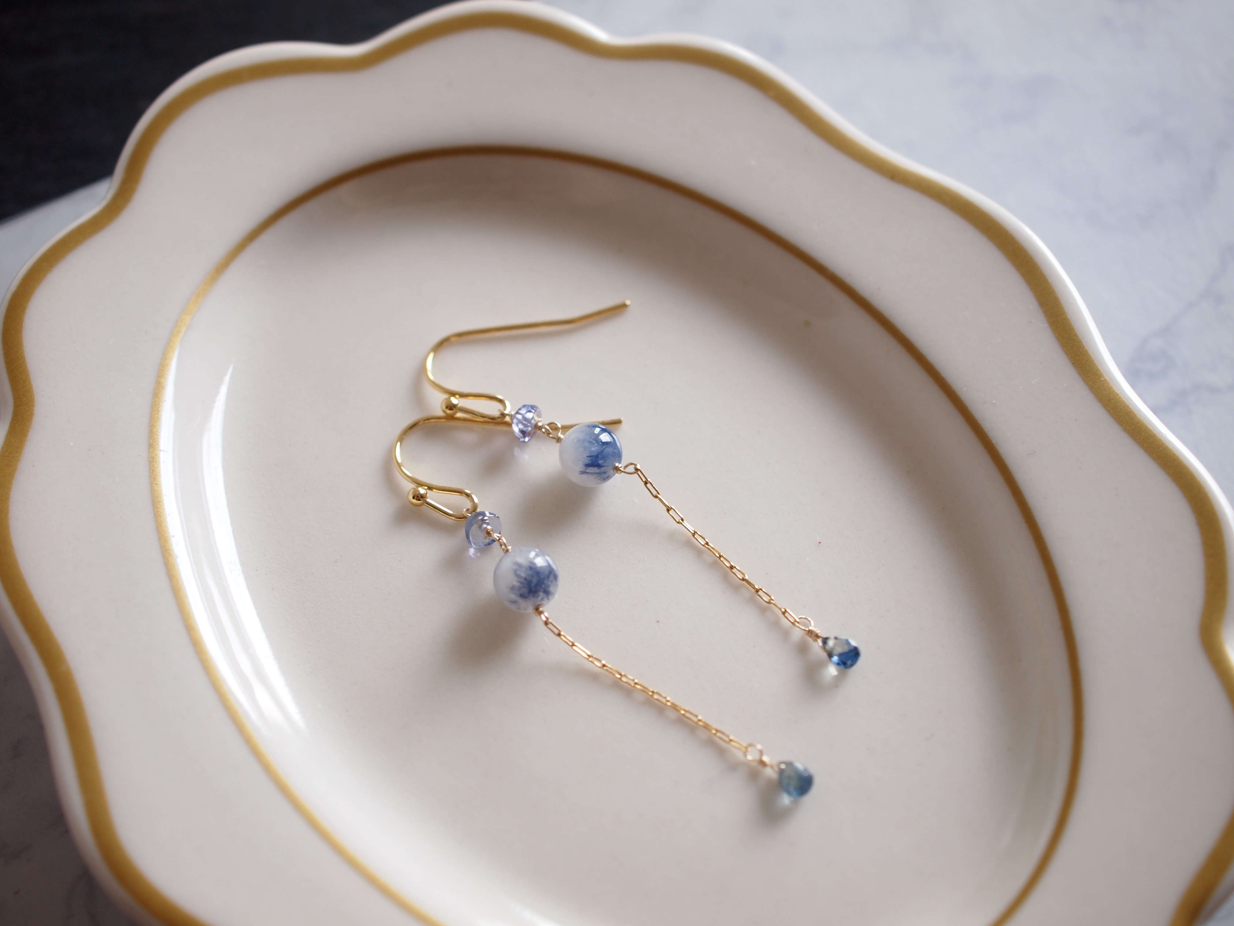 デュモルチェライトインクォーツのピアス ピアス（フック・チェーン