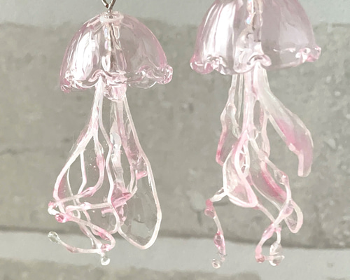 人気のクリスマスアイテムがいっぱい！ くらげ】海月/桃色/ピンク/pink/可愛い/海/ピアス/イヤリング アクセサリー