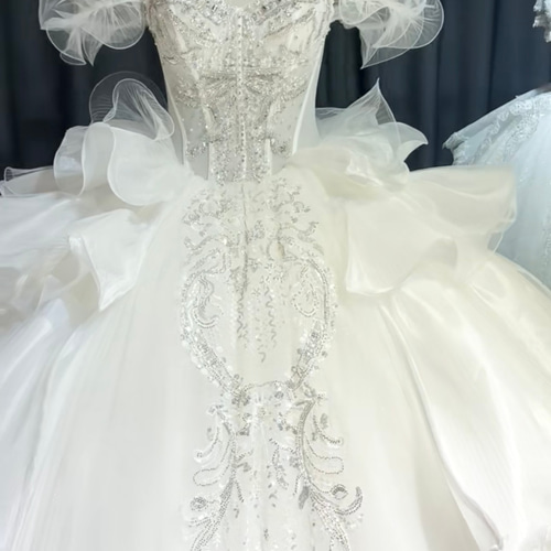 豪華！華やかトレーン キラキラビジュー美品スクエアネック ホワイト