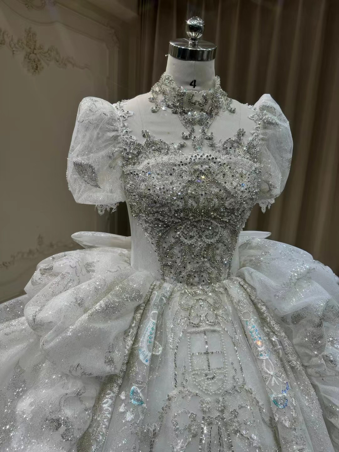 高品質保証！高級感溢れる　お姫様　パフスリーブ　贅沢なビジュー　上質なドレス　プリンセス　結婚式花嫁披露宴お呼ばれトレー