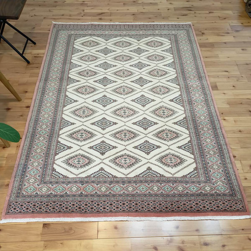 パキスタン絨毯 ハイクオリティ 190x140cm 手織り ピンク ホワイト