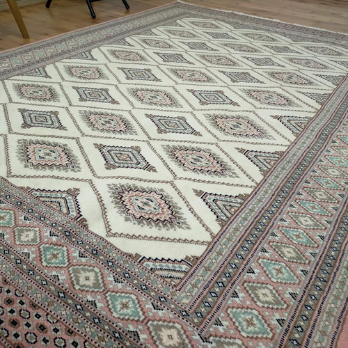 パキスタン絨毯 ハイクオリティ 190x140cm 手織り ピンク ホワイト