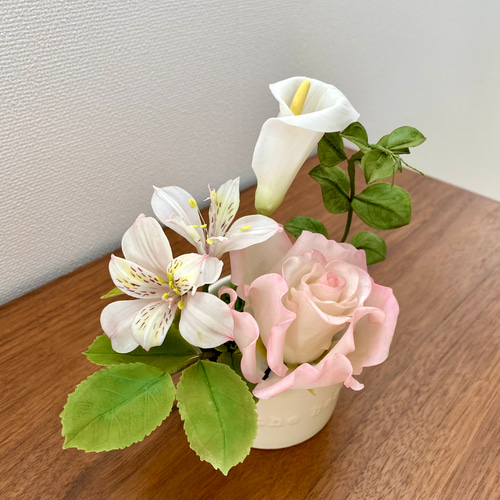 クレイフラワー＊樹脂粘土のお花＊ピンクローズのアレンジメント